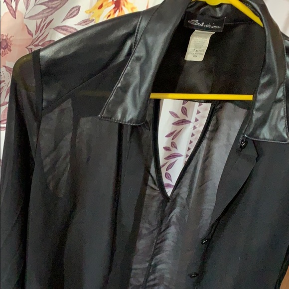 Top! - Picture 3 of 5